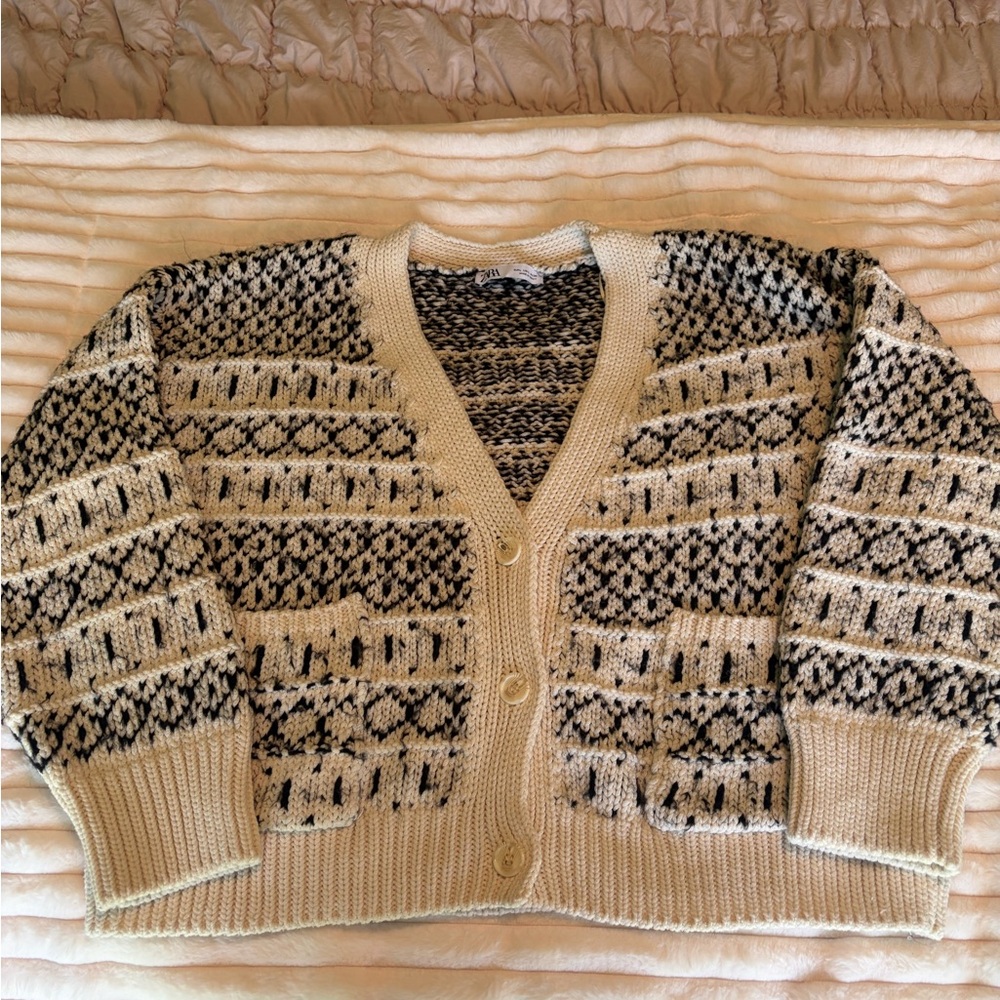 Zara Cream and Black Patterned V-Neck Cardigan